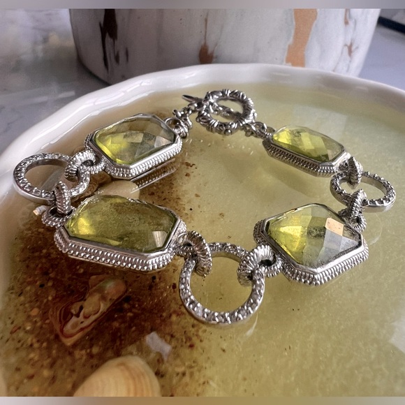 Green Stone and Silver-Tone Toggle Clasp Bracelet - Picture 9 of 9
